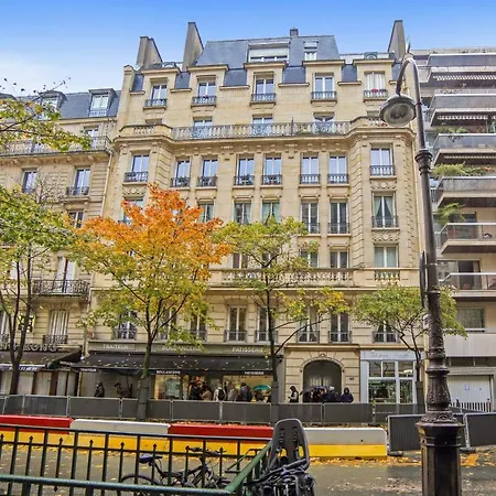 Elegant Flat In The 16th Arrondissement Of - Welkeys Apartment Paris